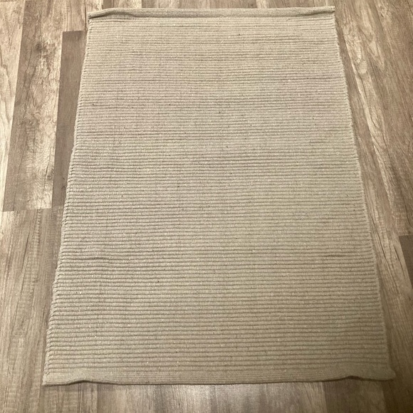 2 BRAND NEW RUGS - Picture 6 of 7